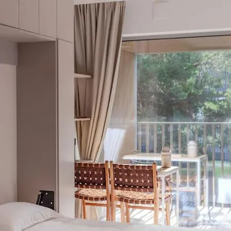 Luxury In Pinewood 3min Walk To Sea 아파트