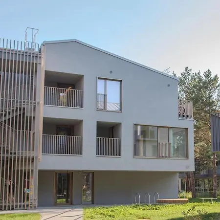 Luxury In Pinewood 3min Walk To Sea 아파트