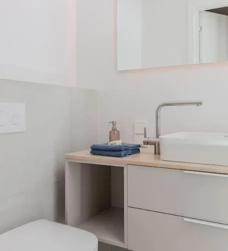 Luxury In Pinewood 3min Walk To Sea 아파트 팔랑가