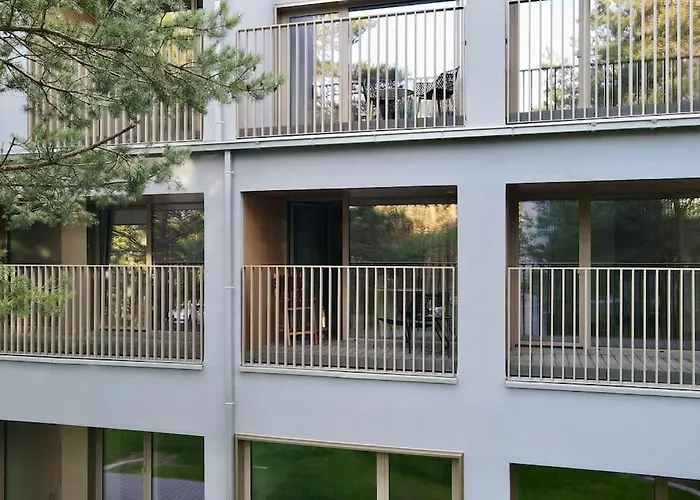 Luxury In Pinewood 3min Walk To Sea 아파트 *