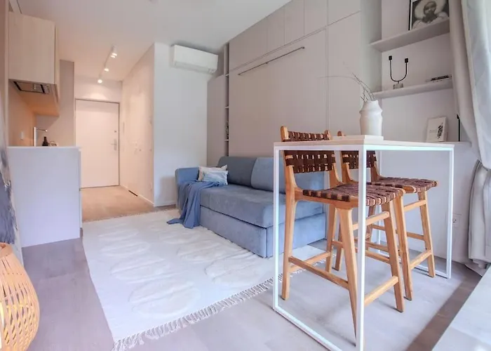 Luxury In Pinewood 3min Walk To Sea 아파트 *