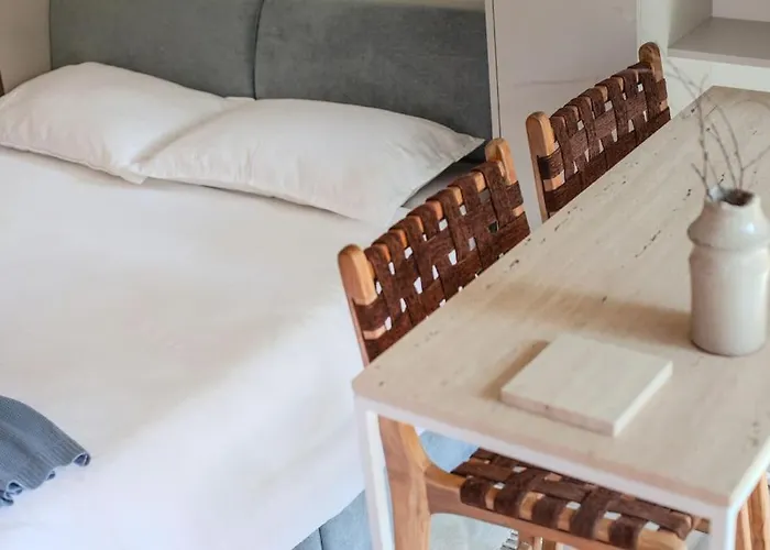 Luxury In Pinewood 3min Walk To Sea 아파트 *