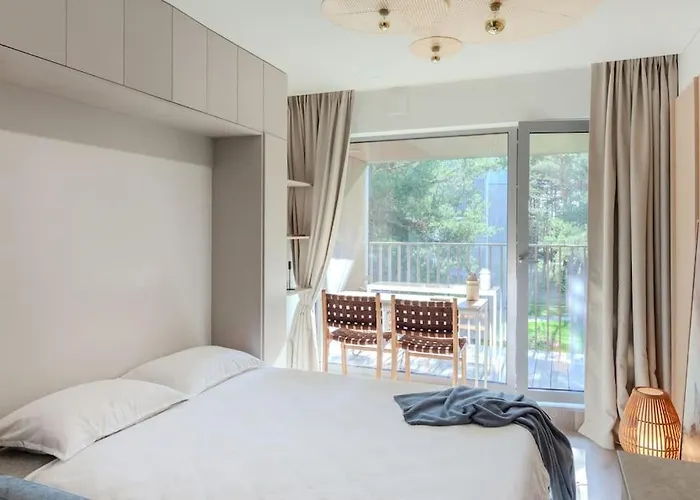 Luxury In Pinewood 3min Walk To Sea *