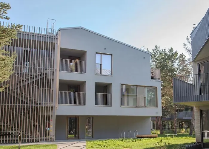 Luxury In Pinewood 3min Walk To Sea 아파트