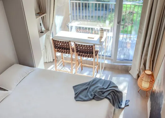 Luxury In Pinewood 3min Walk To Sea 아파트 팔랑가