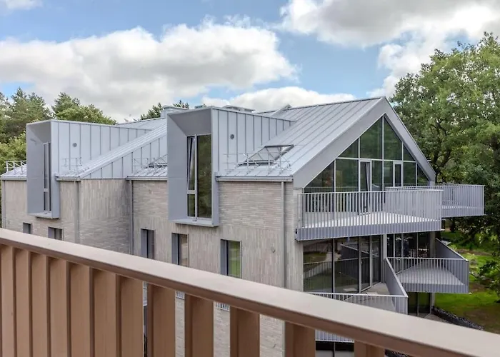 Luxury In Pinewood 3min Walk To Sea Daire